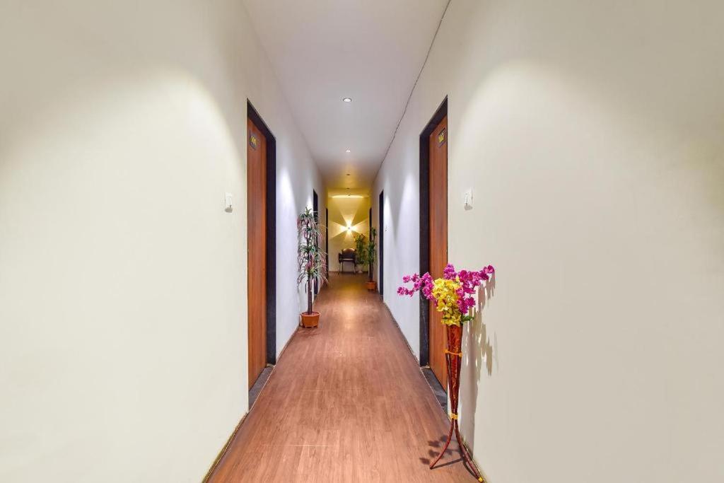 Nidhivan Hotel And Rooms Surat Exterior photo